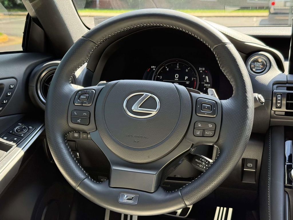 Used 2025 Lexus IS 500 RWD image 9