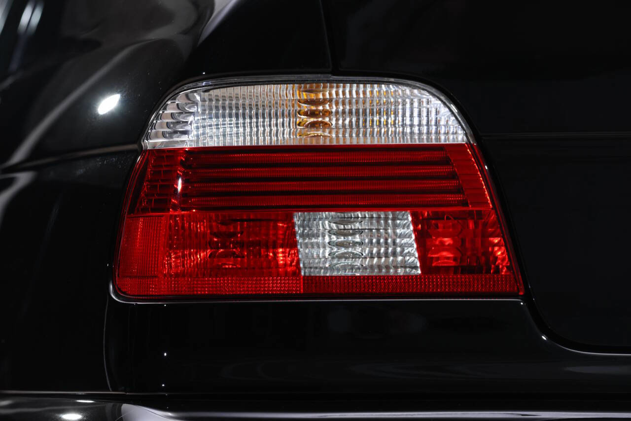 Used 2002 BMW M5 image 20