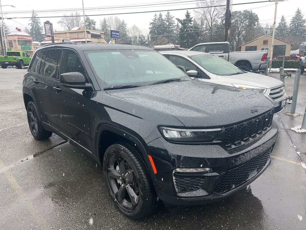 Used 2025 Jeep Grand Cherokee Limited w/ Luxury Tech Group II image 4