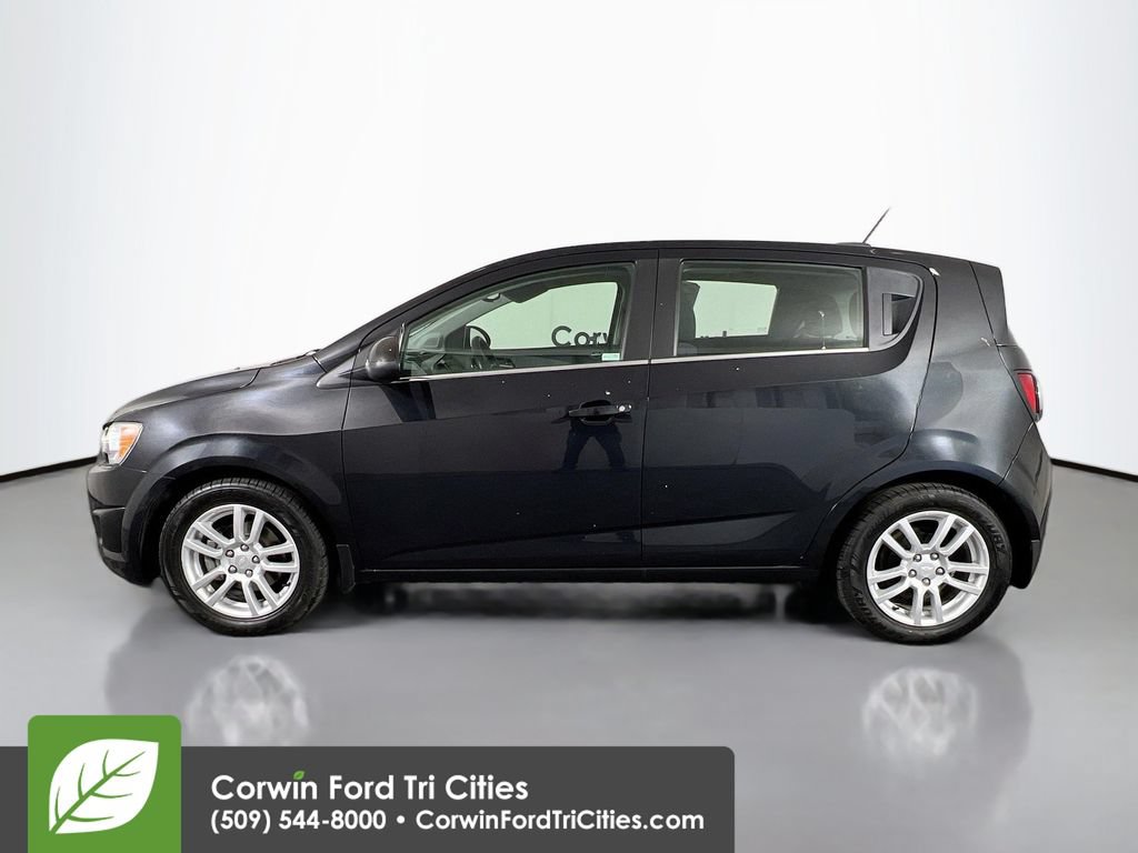 Used 2015 Chevrolet Sonic LT w/ Fun and Sun Package FWD image 6