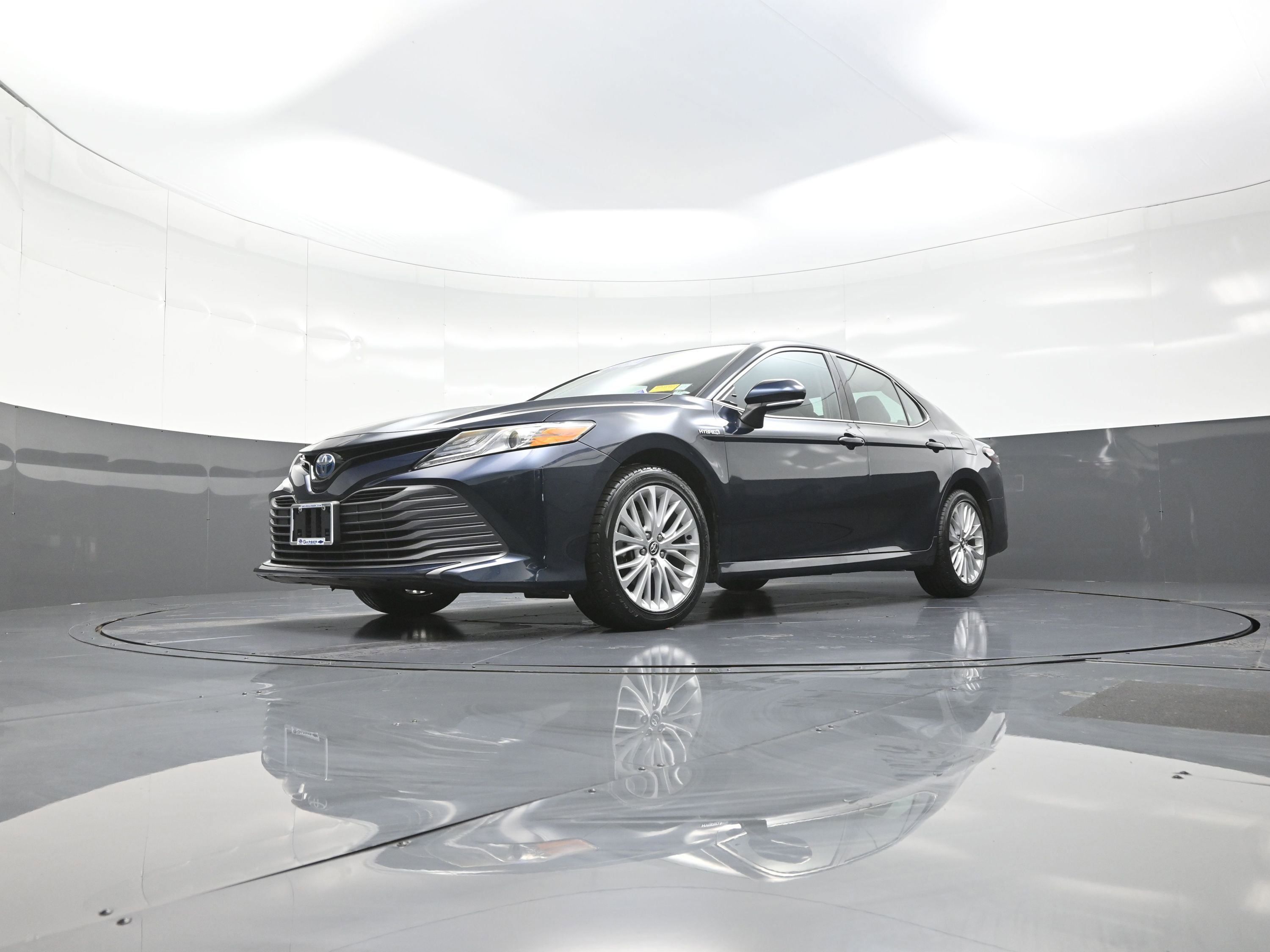 Used 2020 Toyota Camry XLE image 11