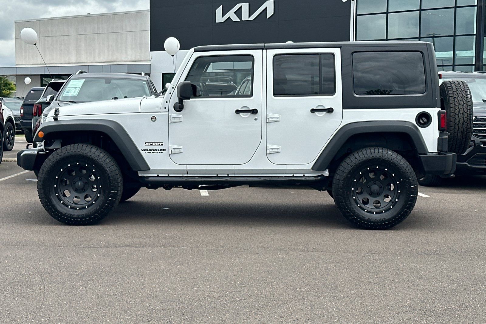 Used 2012 Jeep Wrangler Unlimited Sport AWD/4WD image 7