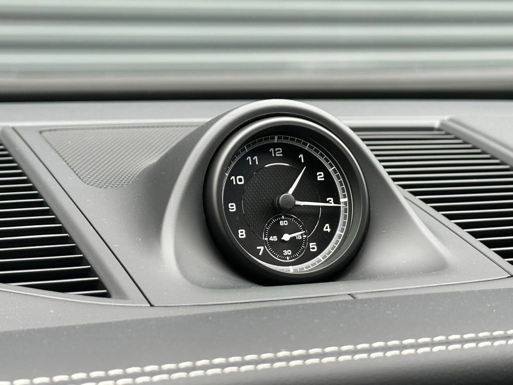 Certified 2025 Porsche Macan image 32