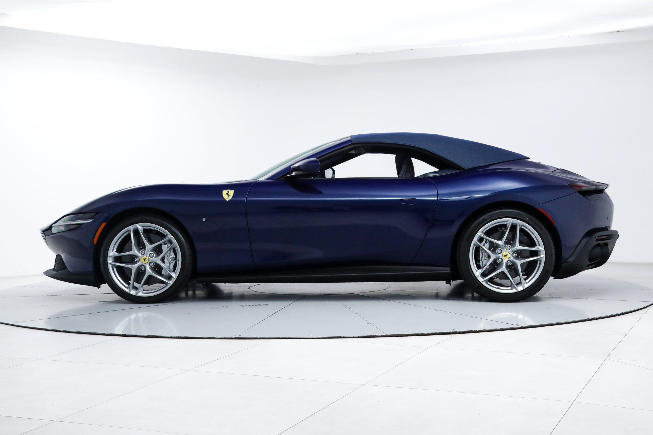Certified 2026 Ferrari Roma Spider RWD image 7