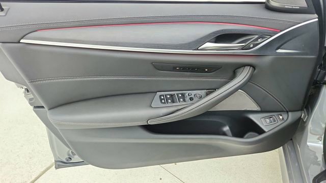 Used 2022 BMW 530e xDrive 530e iPerformance w/ Executive Package image 36