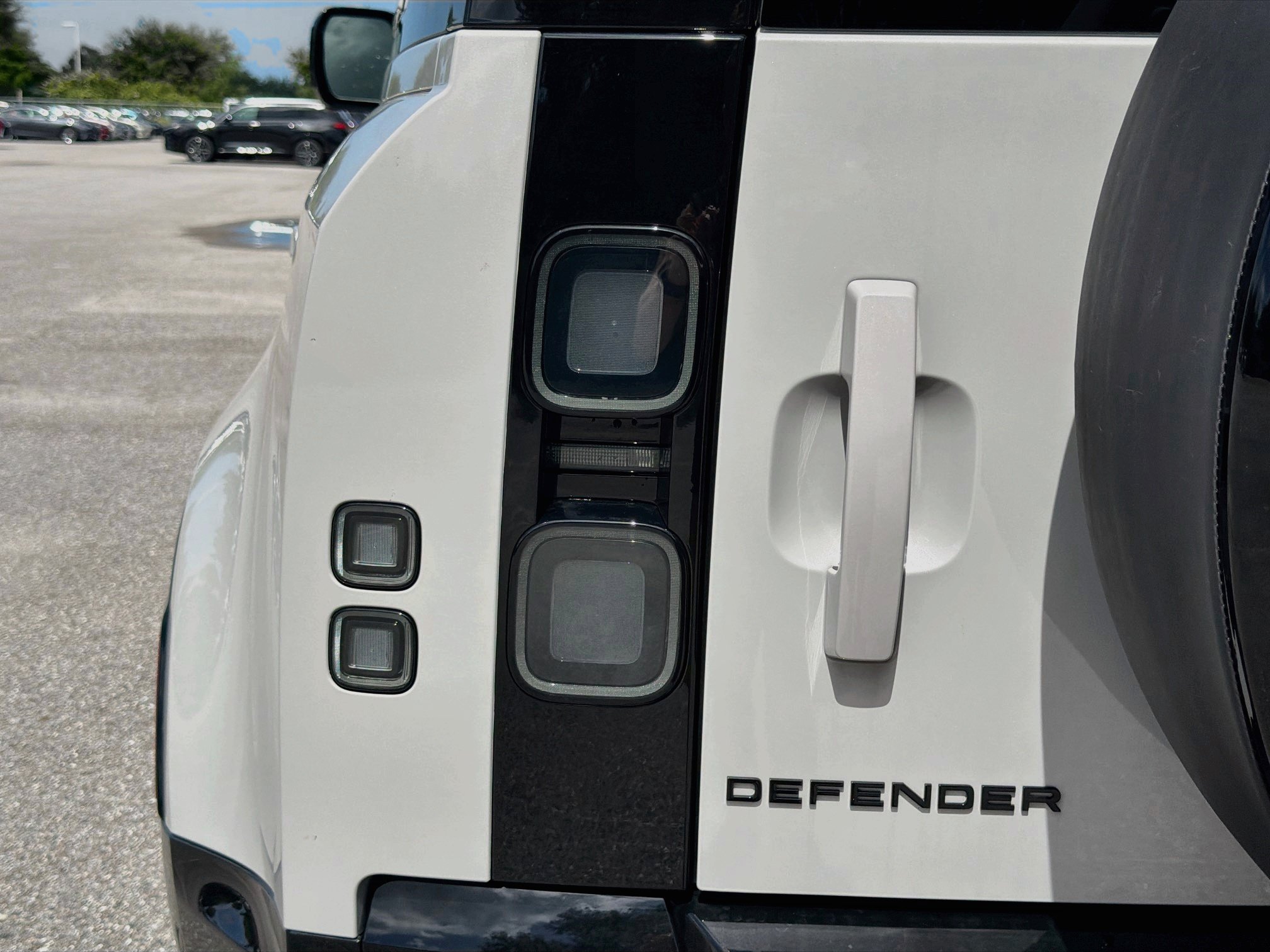 New 2026 Land Rover Defender 110 X-Dynamic SE AWD/4WD image 10