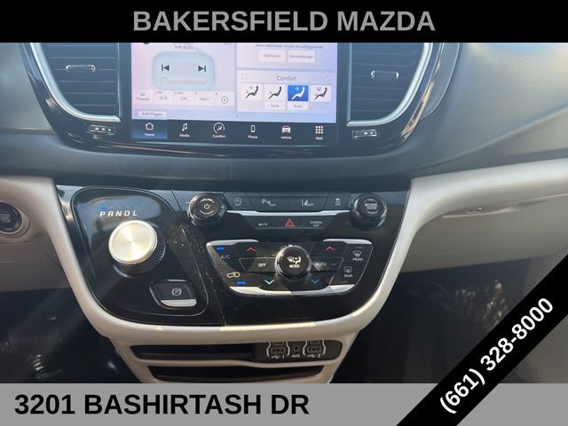 Used 2023 Chrysler Pacifica Touring-L FWD image 17