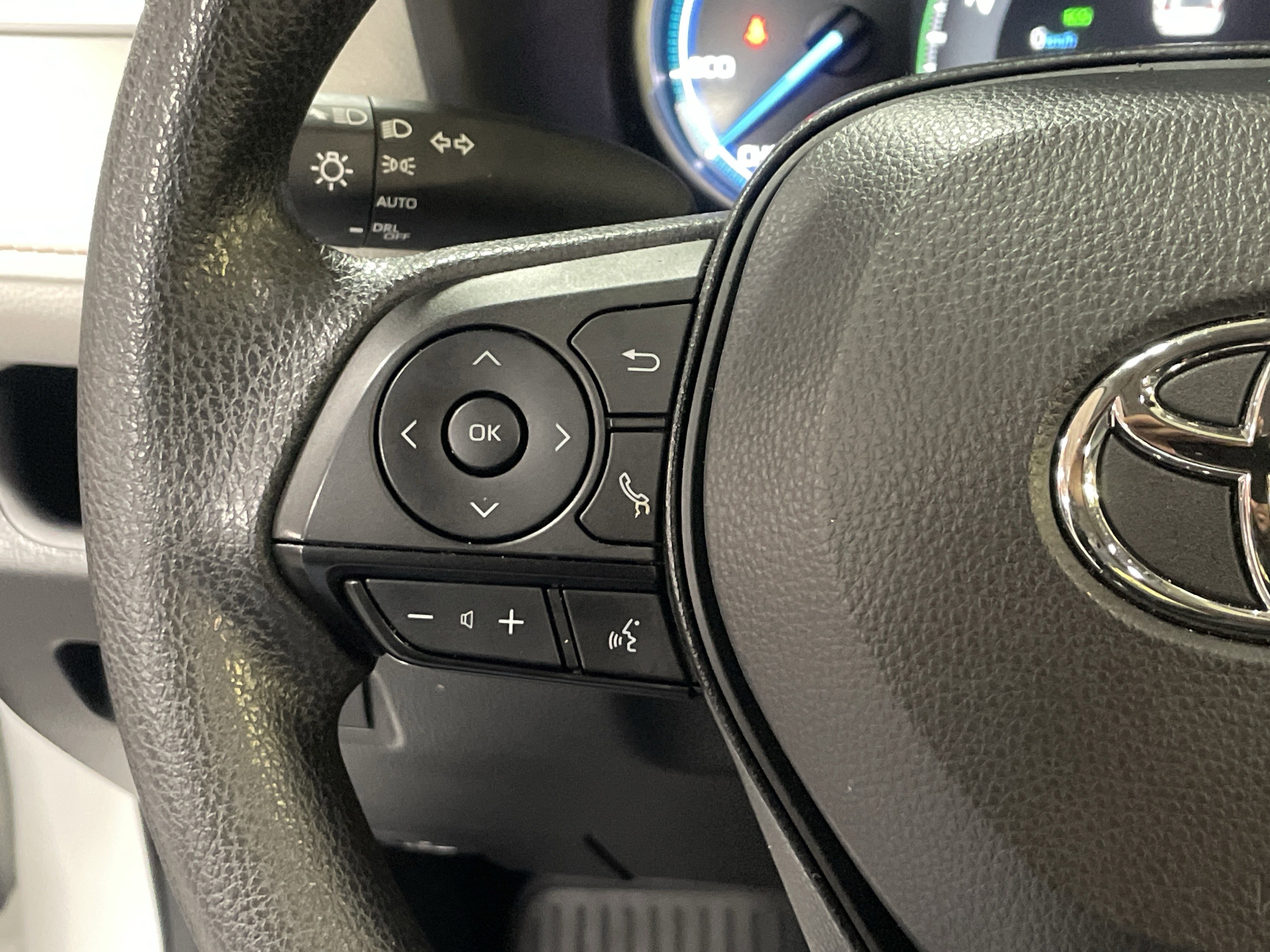 Used 2025 Toyota RAV4 XLE image 19