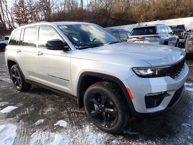 New 2025 Jeep Grand Cherokee Limited w/ Black Appearance Package AWD/4WD image 9