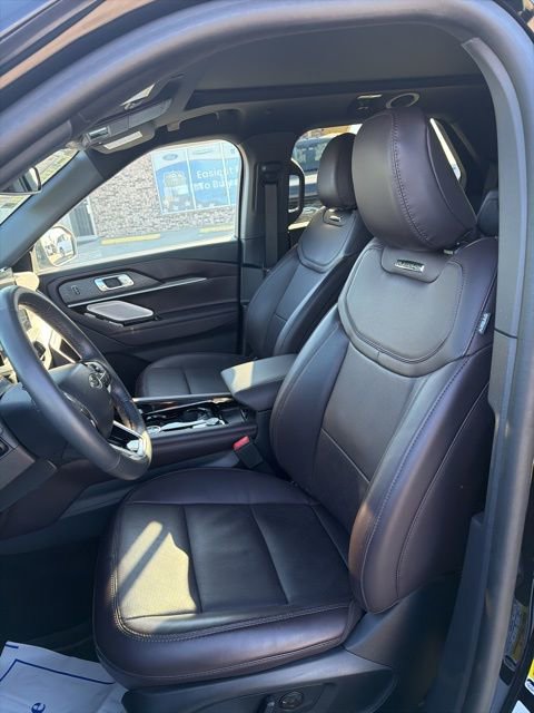Used 2025 Ford Explorer Platinum image 14
