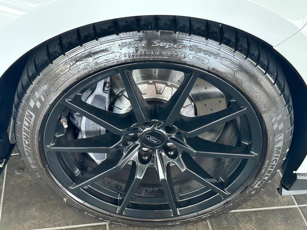 Used 2016 Ford Mustang Shelby GT350 w/ Technology Package image 16