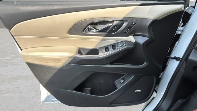 Used 2022 Chevrolet Traverse Premier FWD image 16