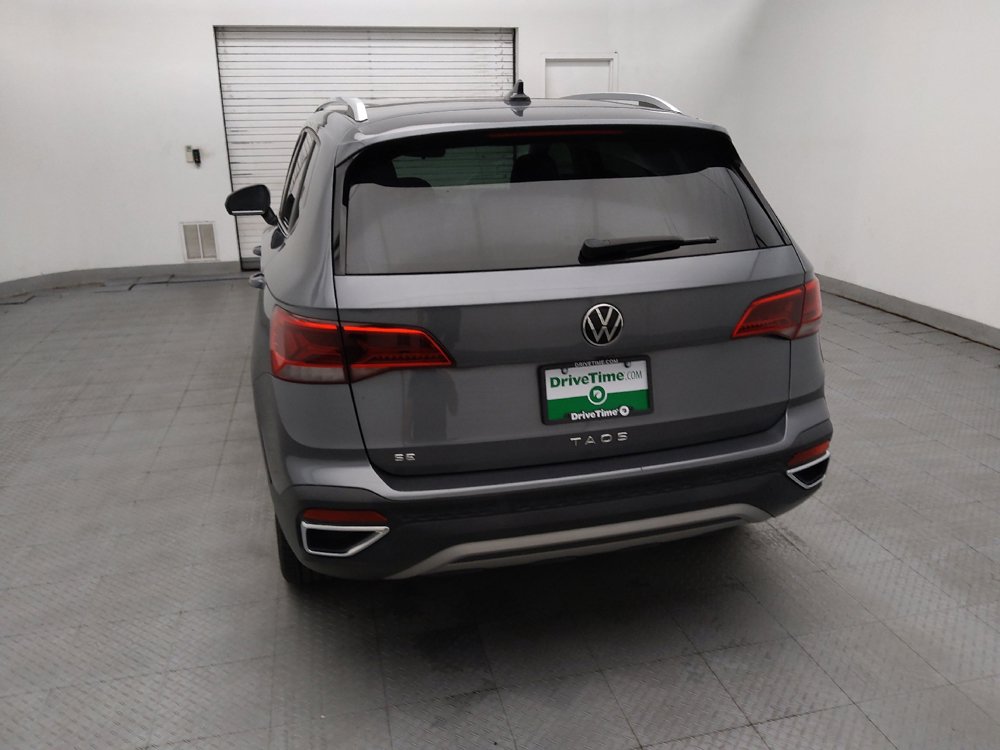 Used 2023 Volkswagen Taos SE w/ Panoramic Sunroof Package FWD image 6
