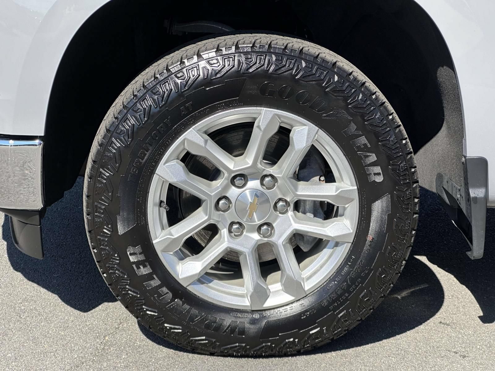 Used 2024 Chevrolet Silverado 1500 LT AWD/4WD image 7