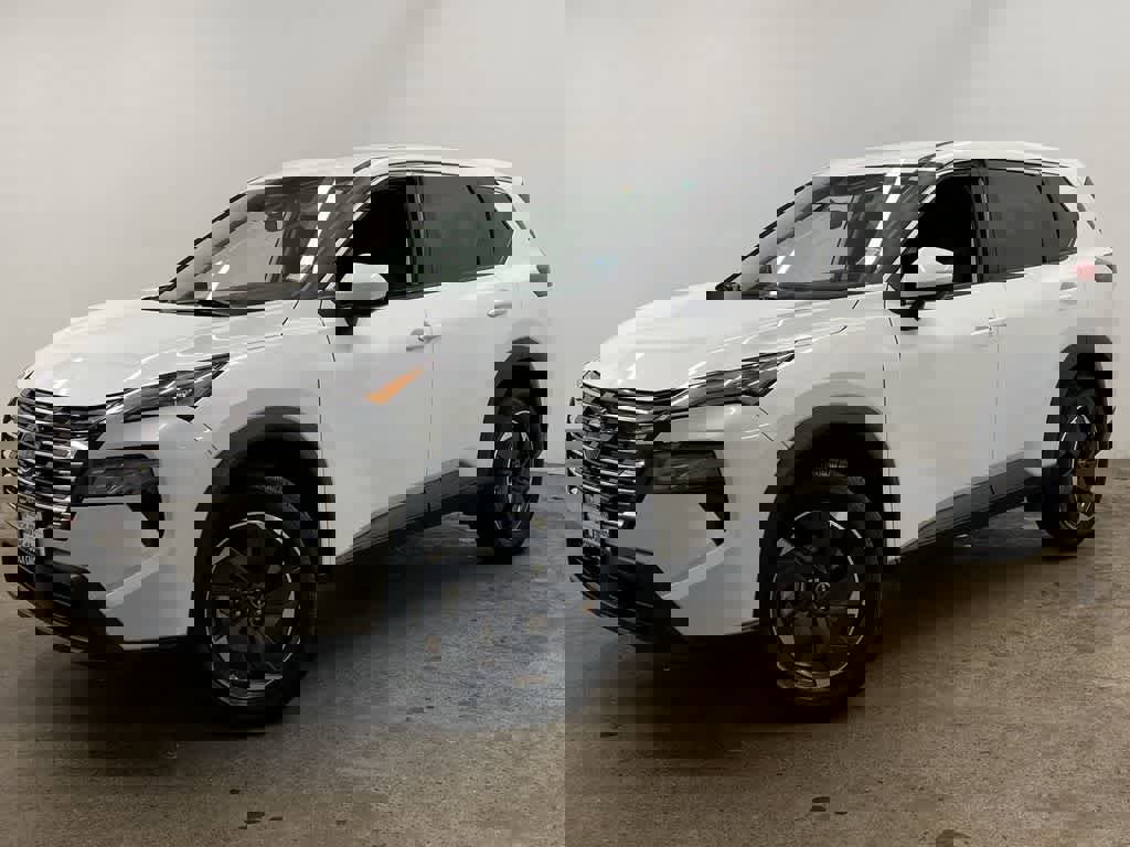 Used 2024 Nissan Rogue SV image 1