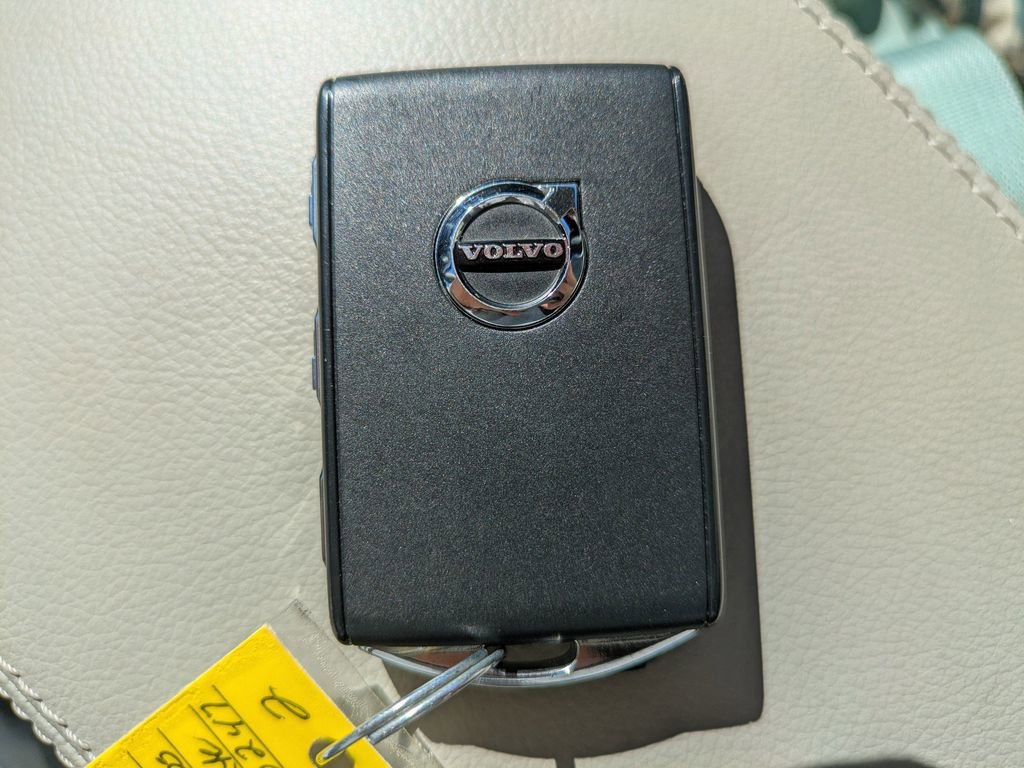 Certified 2023 Volvo XC40 B5 Plus w/ Driver Assist Package image 28