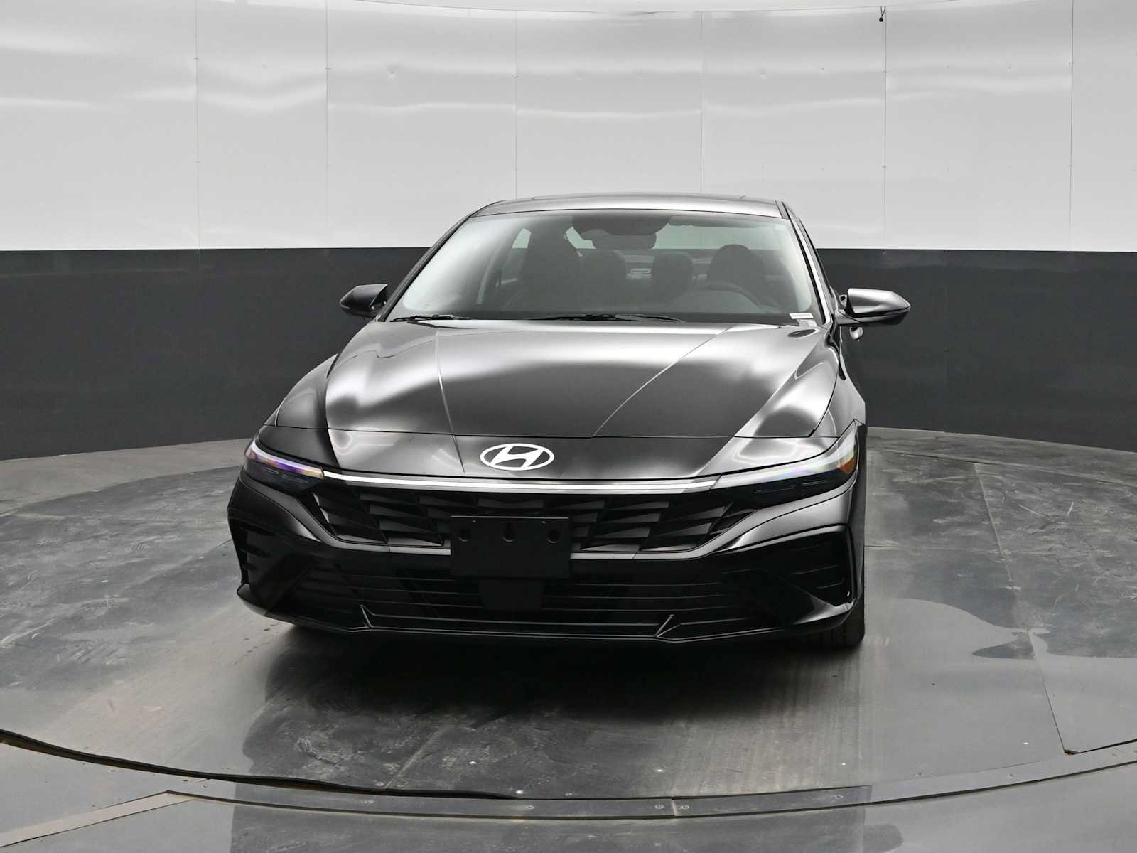 New 2026 Hyundai Elantra Limited FWD image 3