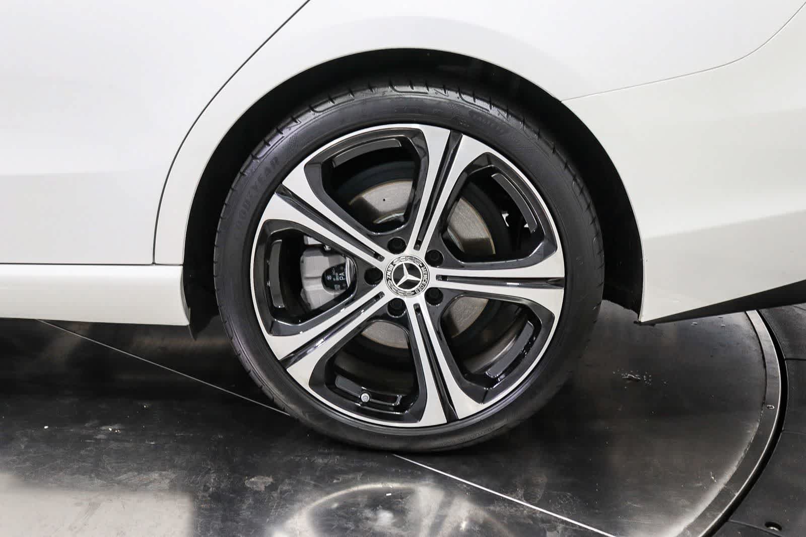Used 2024 Mercedes-Benz C 300 Sedan image 10