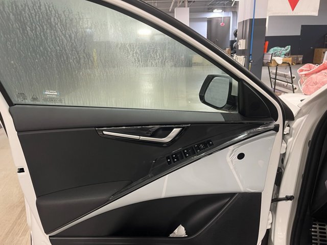 Used 2025 Kia Niro EX Touring FWD image 8