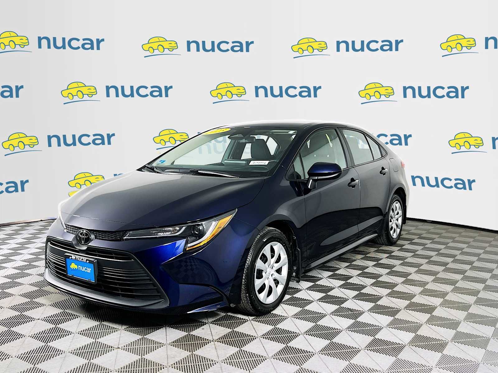 Used 2023 Toyota Corolla LE image 3