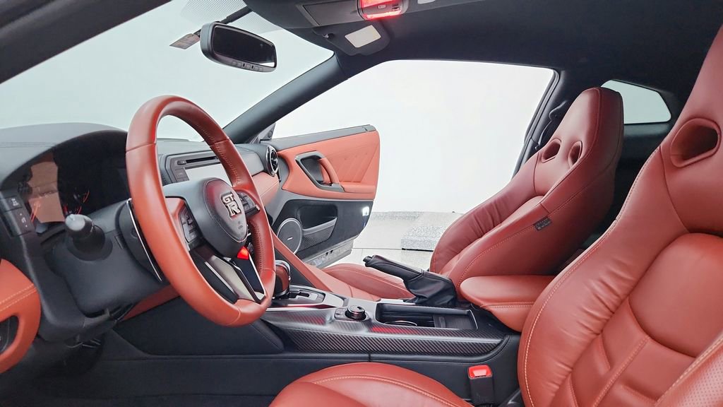 Used 2024 Nissan GT-R Premium w/ Premium Interior Package image 14