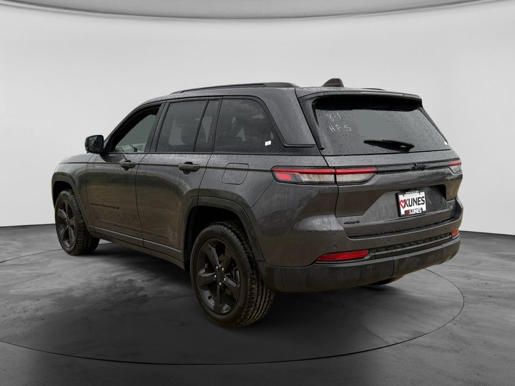 Used 2023 Jeep Grand Cherokee Altitude AWD/4WD image 8