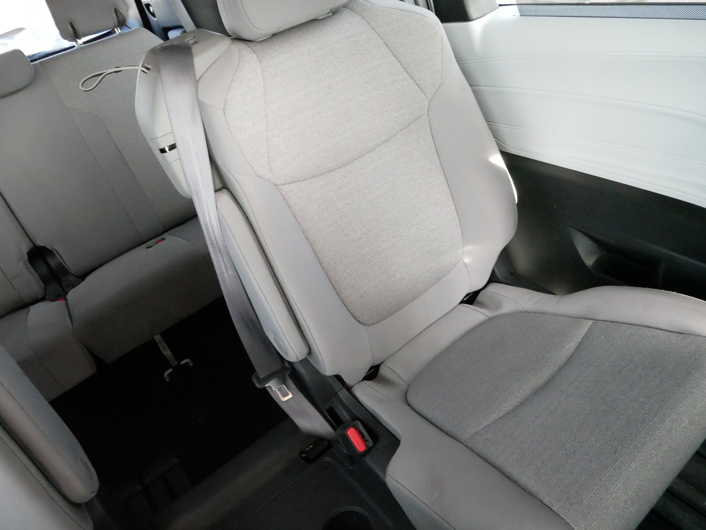 Used 2025 Toyota Sienna LE image 14