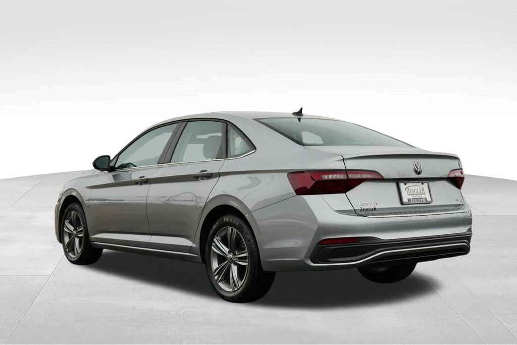 Used 2023 Volkswagen Jetta SE w/ Panoramic Sunroof Package image 6