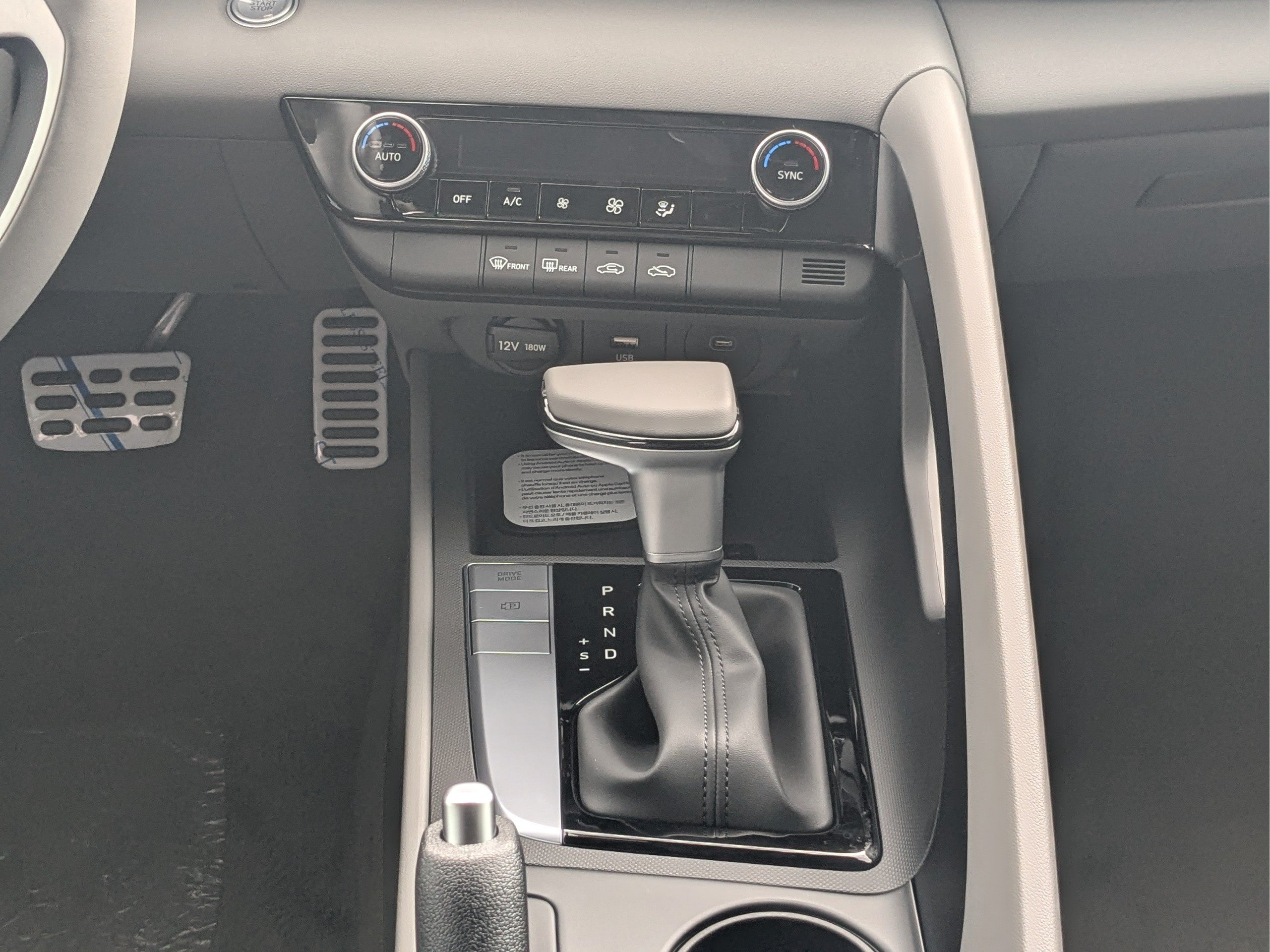 New 2026 Hyundai Elantra Sport FWD image 40