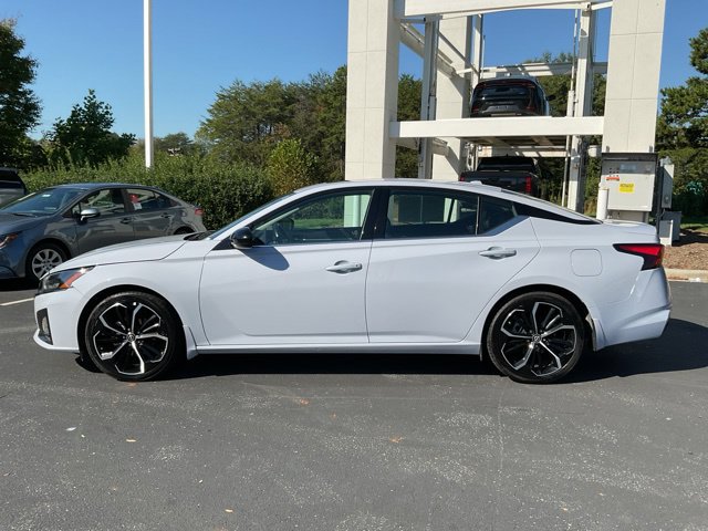 Used 2025 Nissan Altima 2.5 SR w/ SR Premium Package FWD image 12