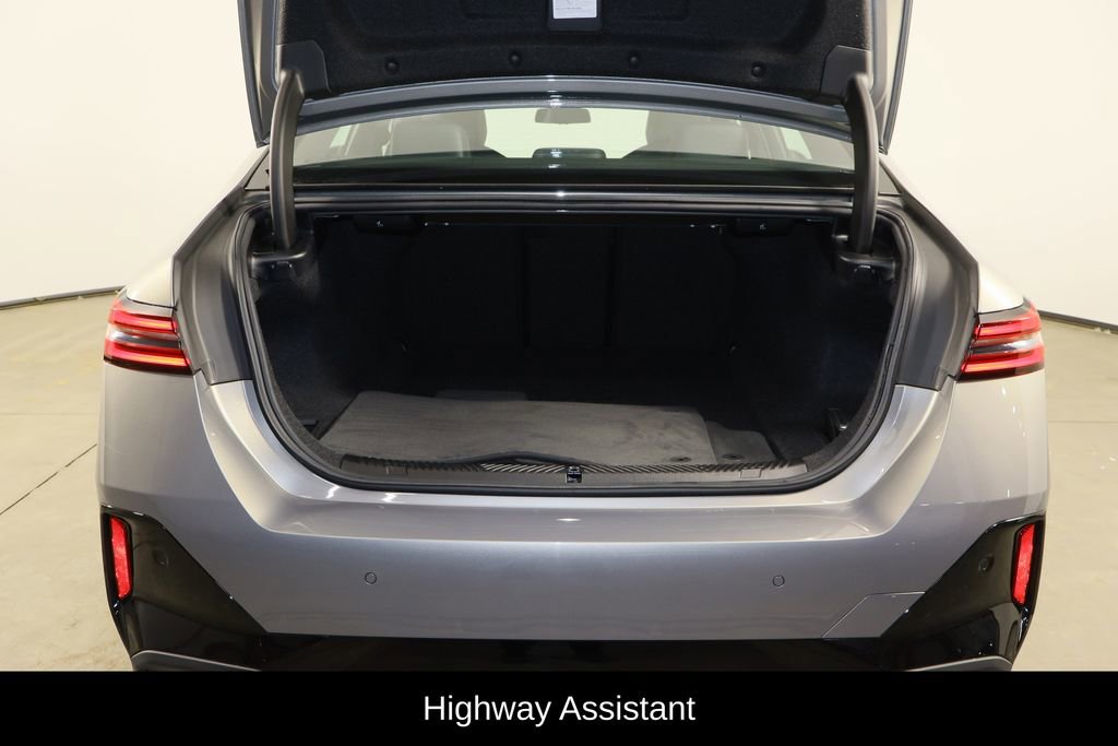 Used 2024 BMW i5 eDrive40i w/ M Sport Package image 18