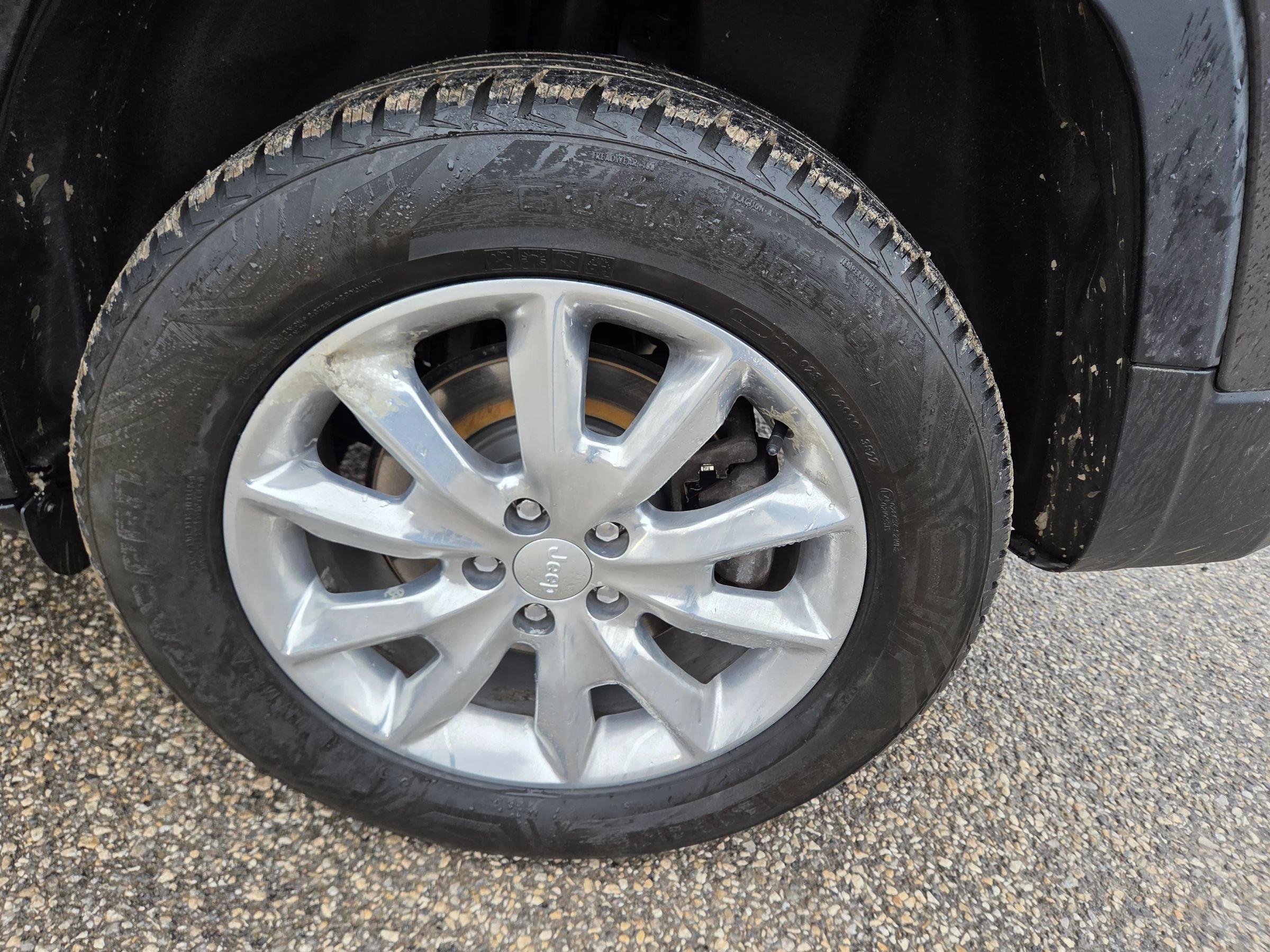 Used 2017 Jeep Cherokee Limited AWD/4WD image 7