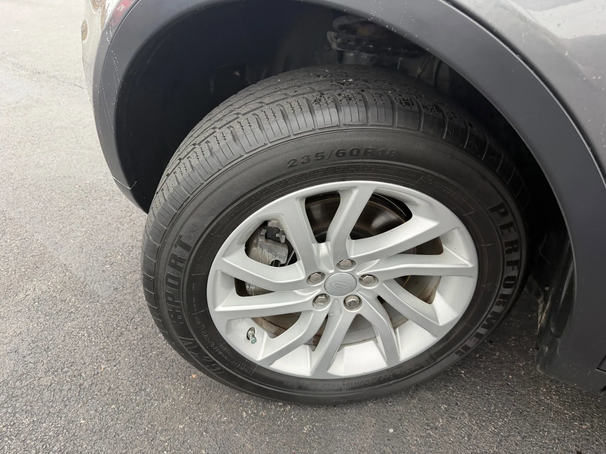 Used 2018 Land Rover Discovery Sport HSE image 46