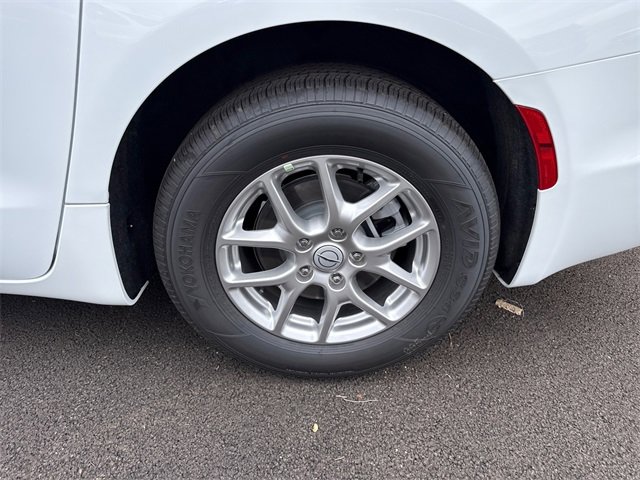 New 2026 Chrysler Pacifica Select image 5