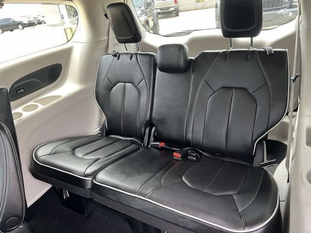 Used 2022 Chrysler Pacifica Limited FWD image 21