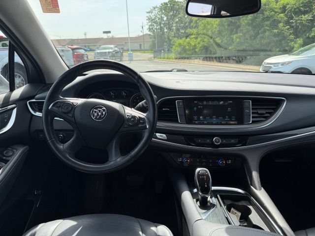 Used 2018 Buick Enclave Essence FWD image 8