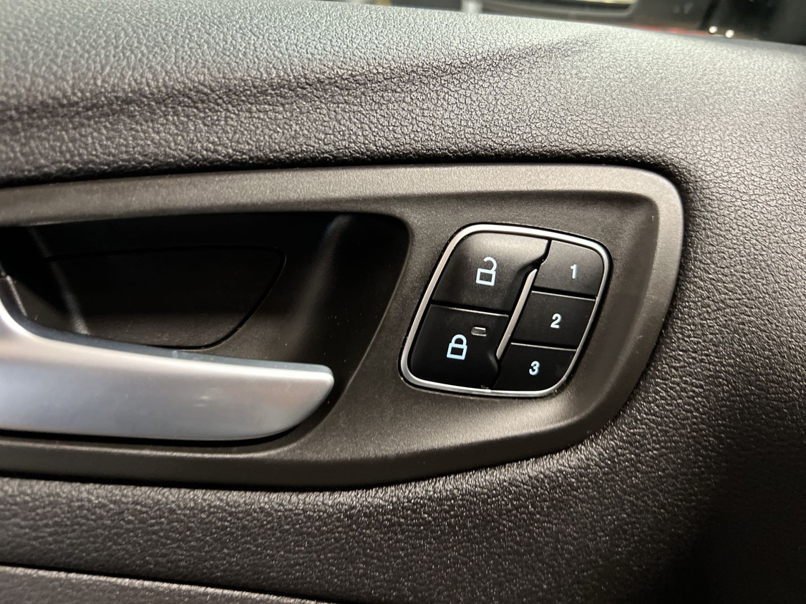 Used 2019 Ford Escape Titanium AWD/4WD image 29