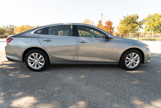 Used 2023 Chevrolet Malibu LT image 2