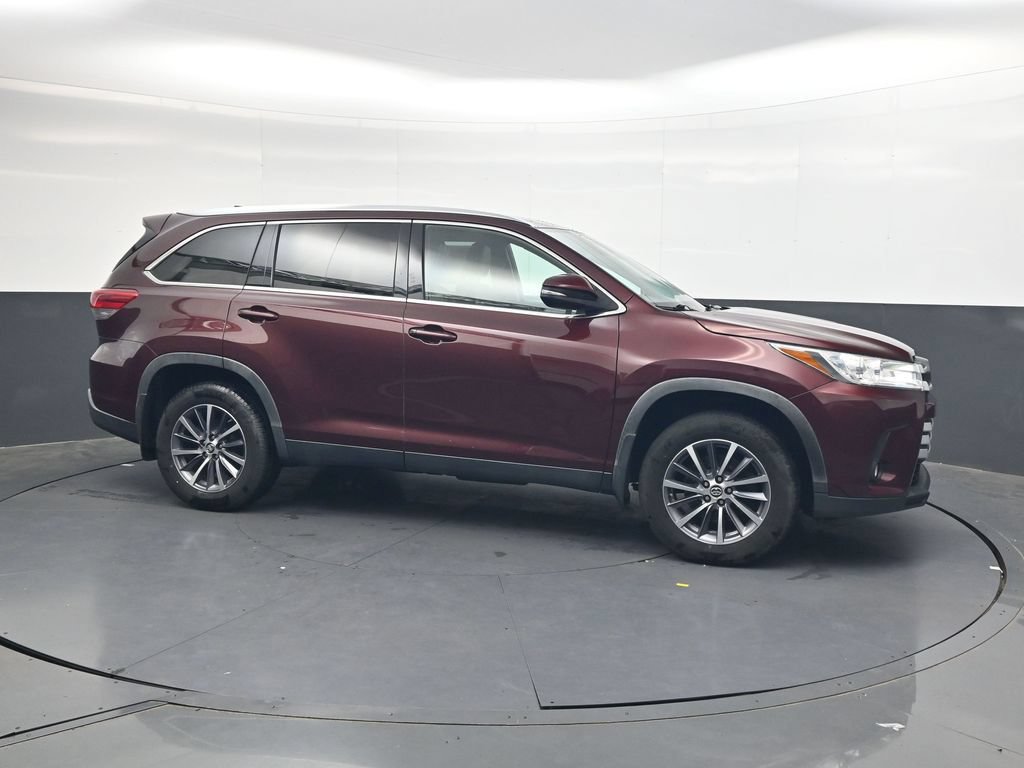 Used 2019 Toyota Highlander XLE AWD/4WD image 8