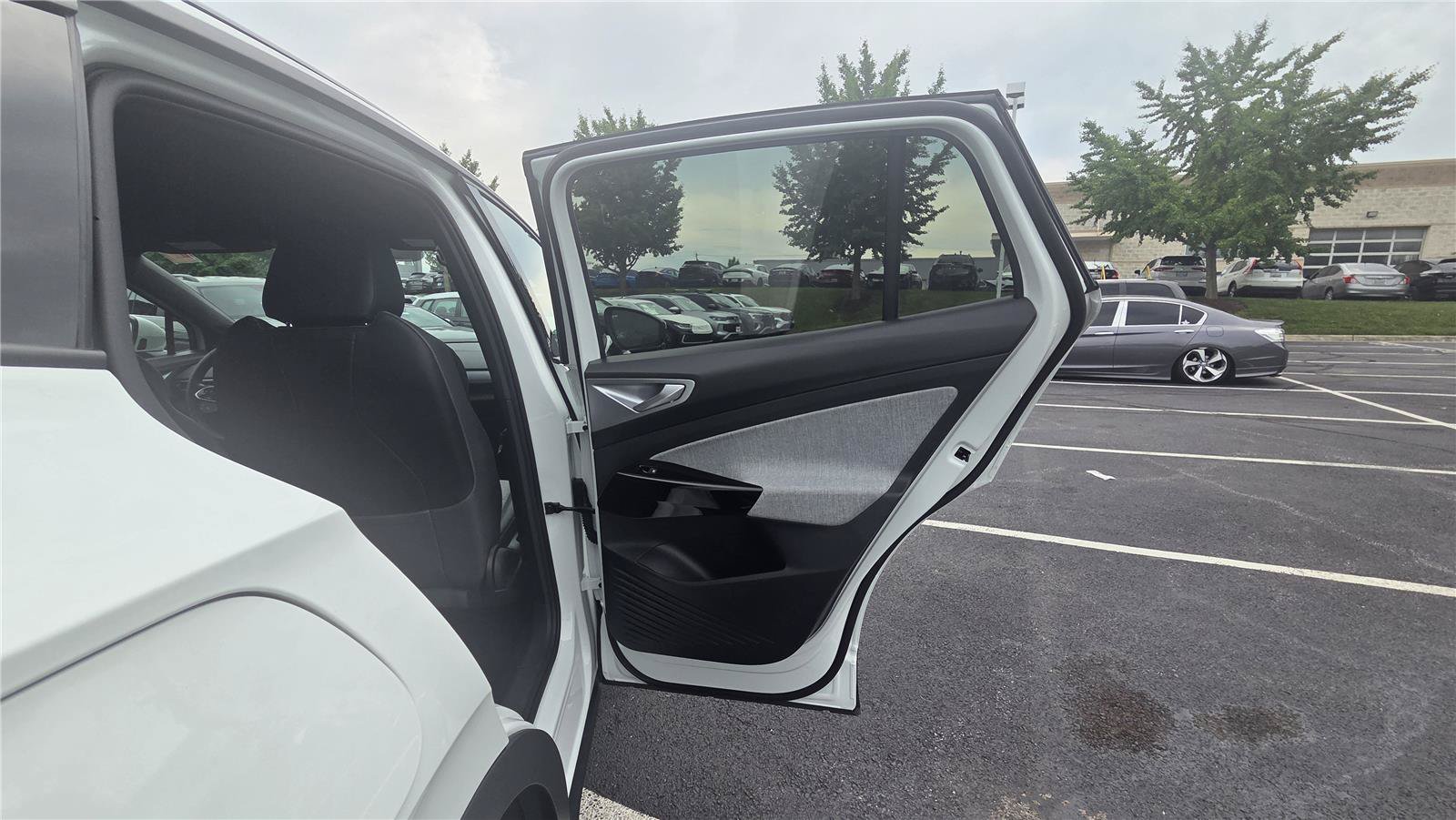 Certified 2023 Volkswagen ID.4 Pro AWD/4WD image 31