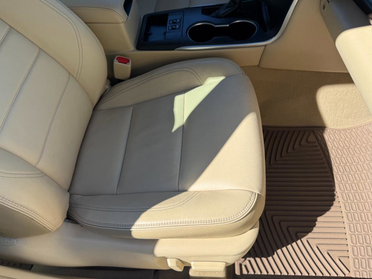 Used 2017 Toyota Camry XLE w/ Moonroof Package FWD image 13