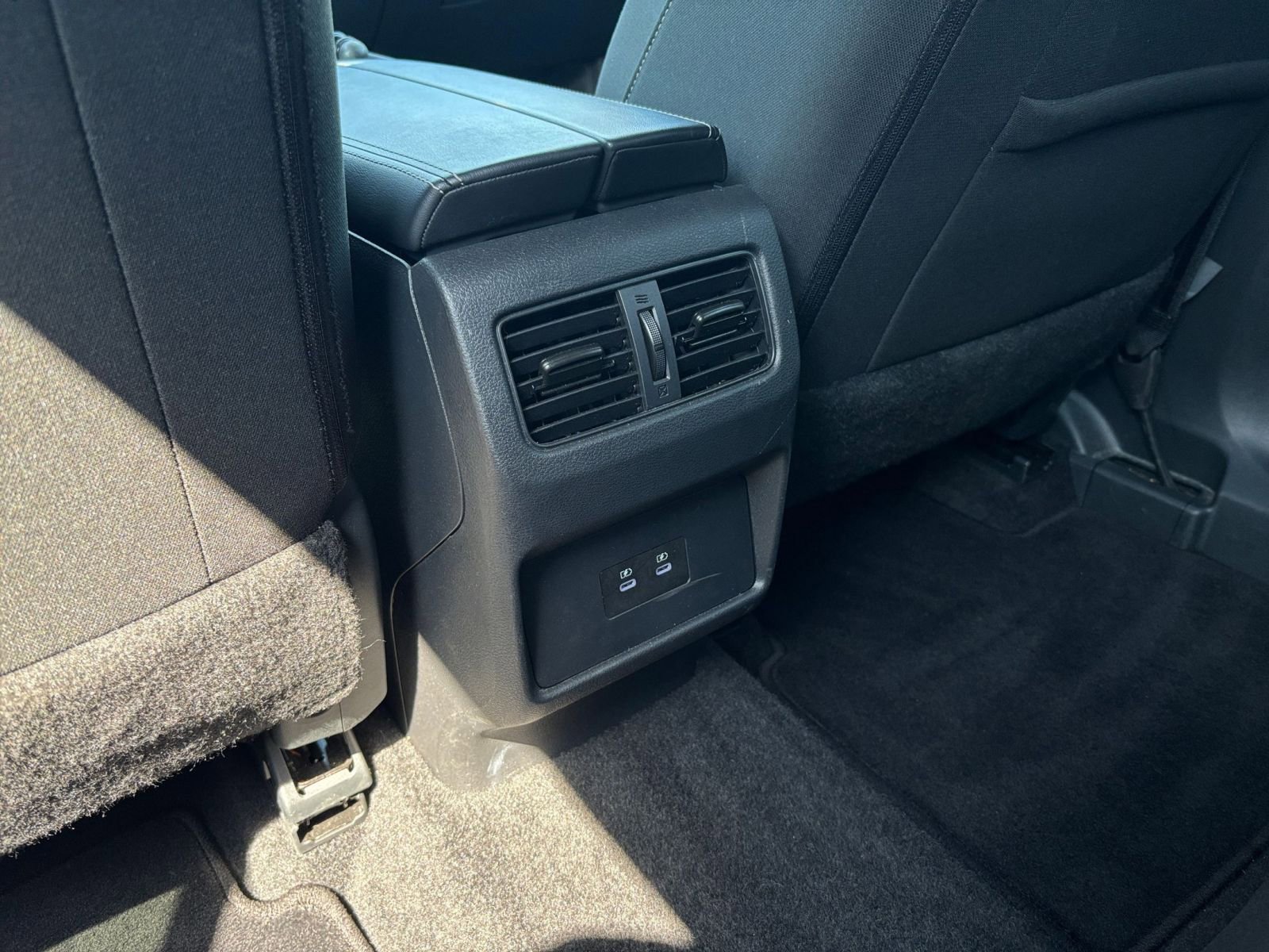 Used 2025 Nissan Rogue SV FWD image 24