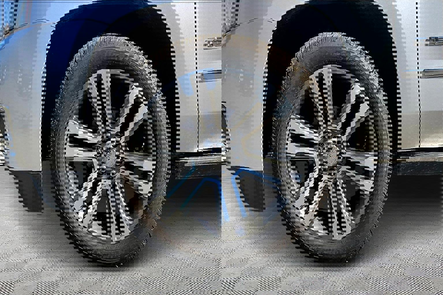 Used 2020 GMC Yukon Denali w/ Denali Premium Package image 35