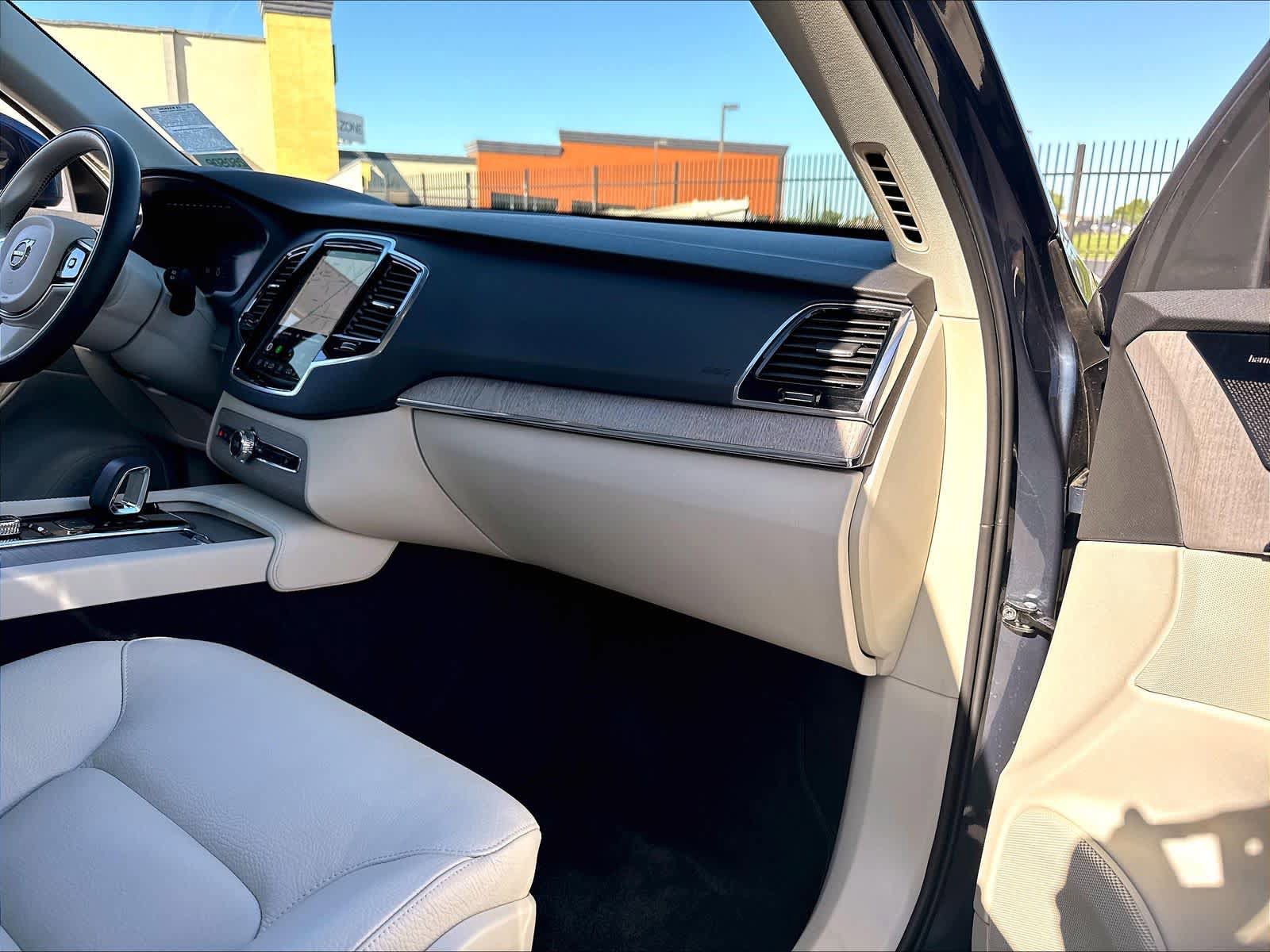 Used 2024 Volvo XC90 T8 Plus w/ Protection Package Premier AWD/4WD image 19