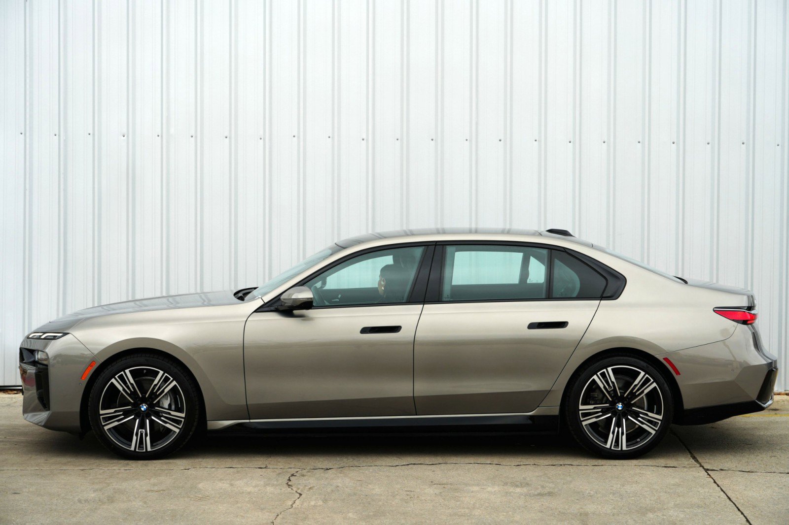 Used 2023 BMW i7 xDrive60 image 57