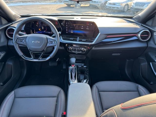 Used 2025 Chevrolet Trax RS w/ Sunroof Package image 17