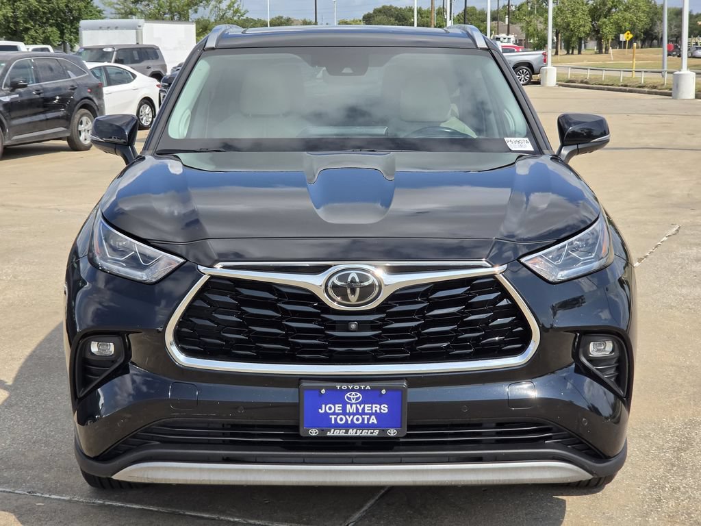 Used 2021 Toyota Highlander Platinum AWD/4WD image 3