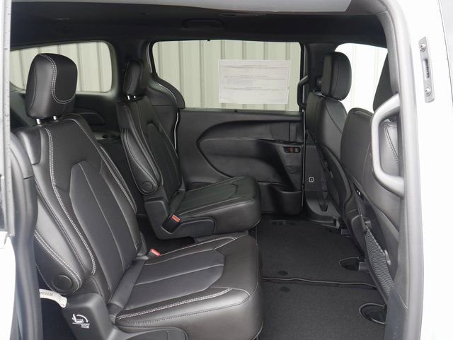 New 2026 Chrysler Pacifica Select image 25