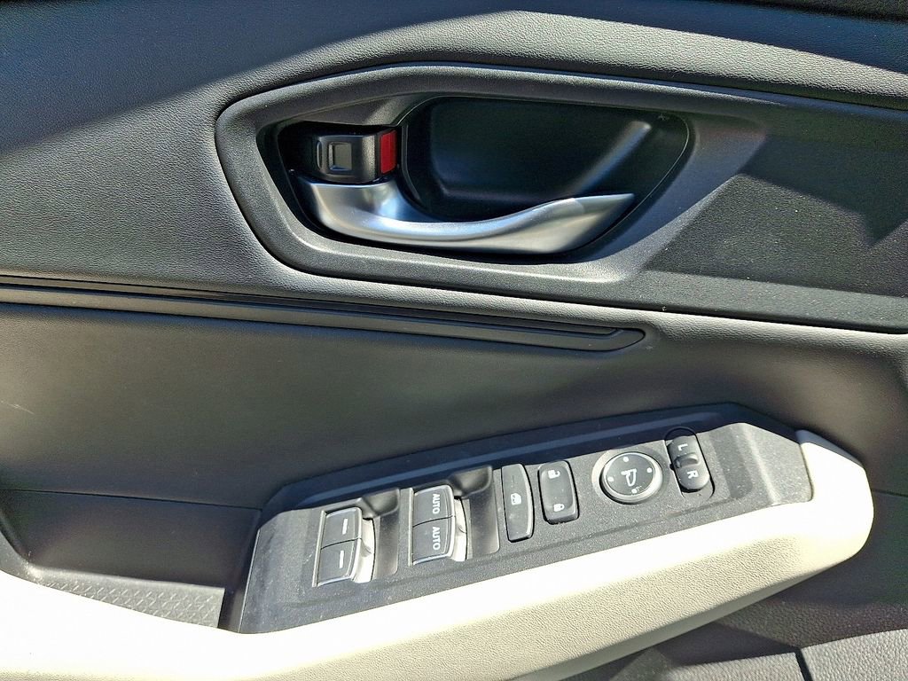 Used 2023 Honda Accord EX image 12