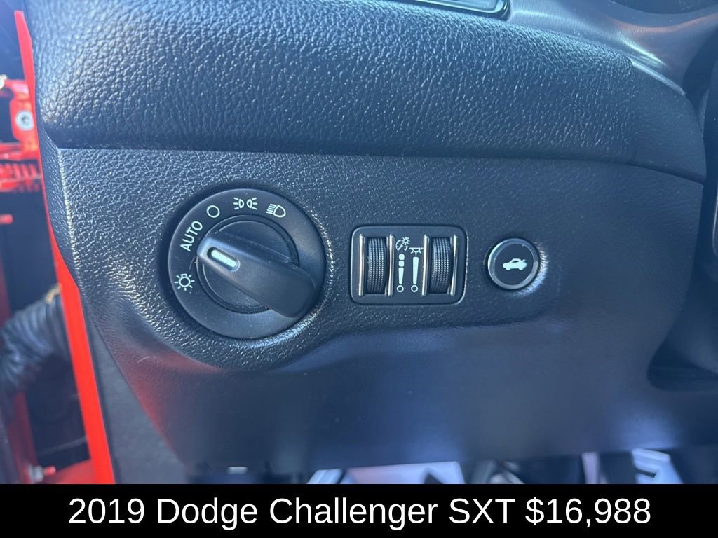 Used 2019 Dodge Challenger SXT RWD image 29